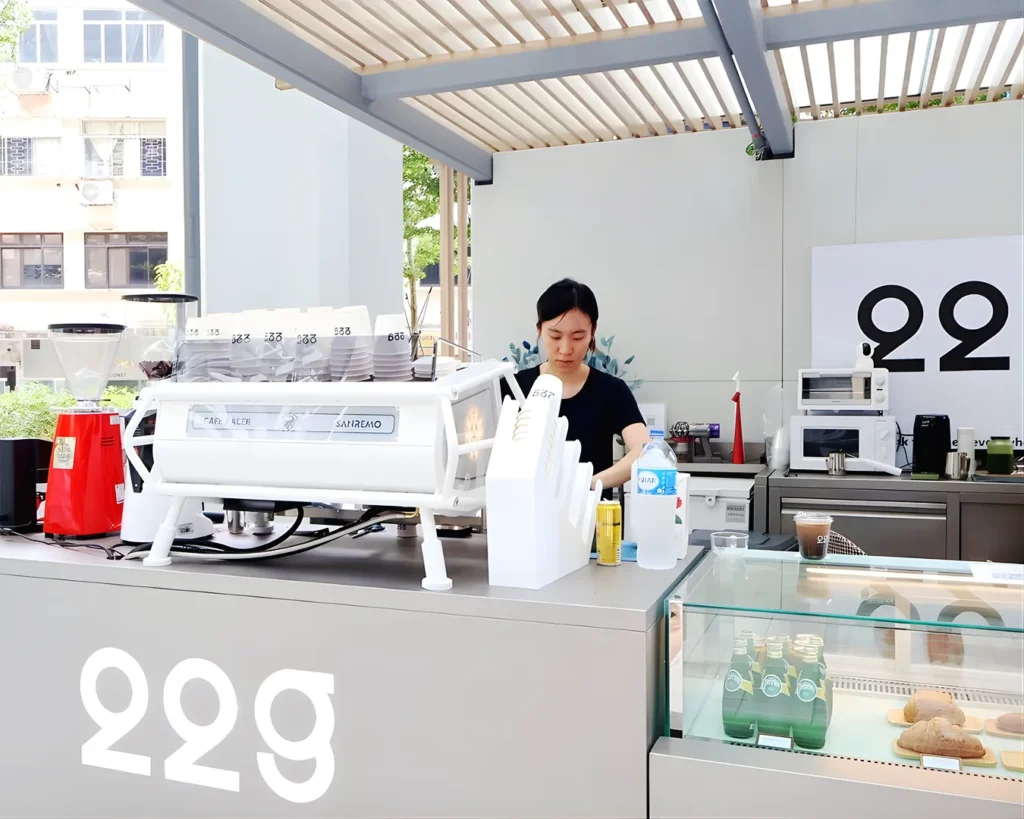 Minimalist coffee bar in Singapore with clear branding and functional layout, demonstrating scalable restaurant concept design