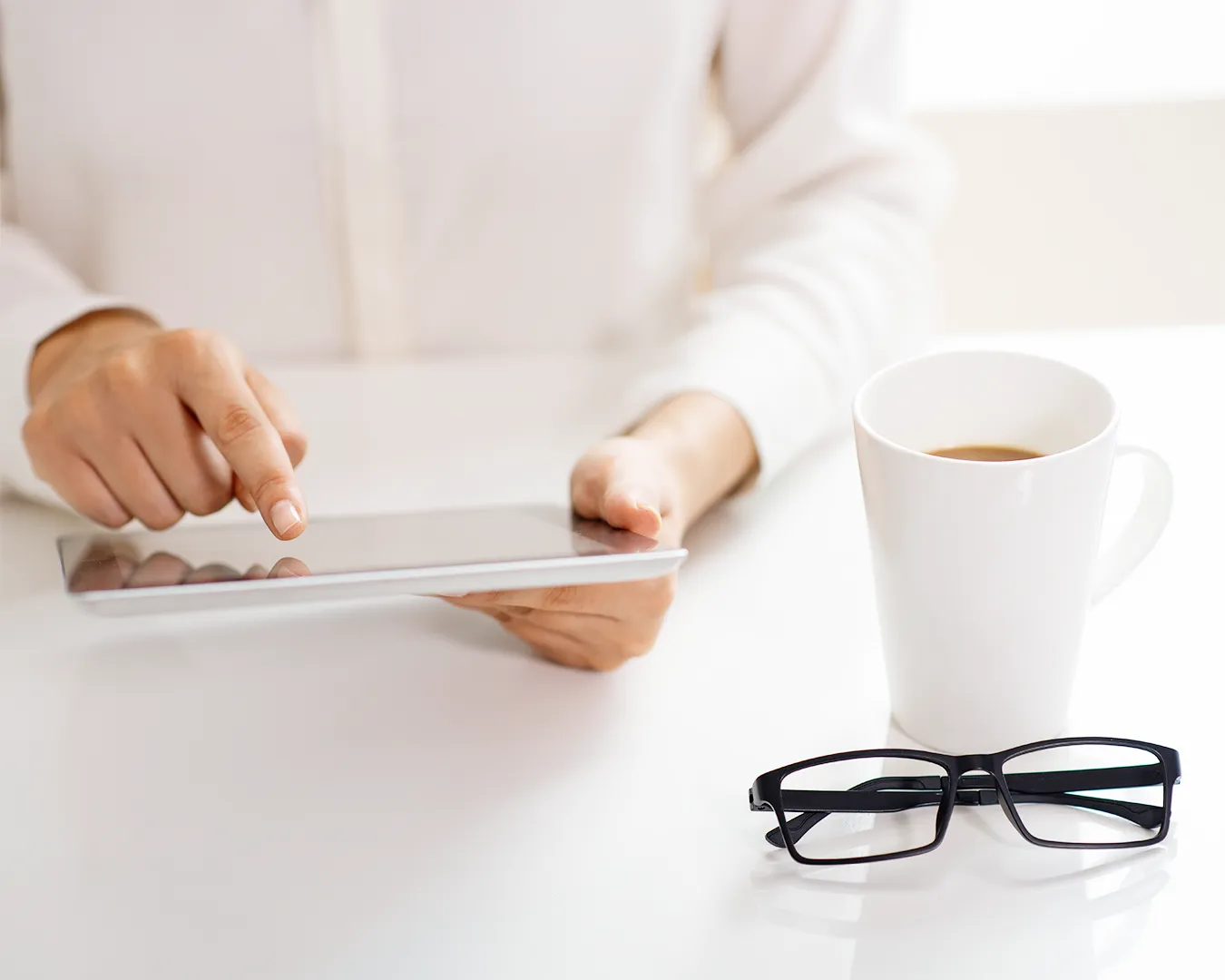 Minimalist restaurant owner using tablet for restaurant content planning and digital marketing strategy