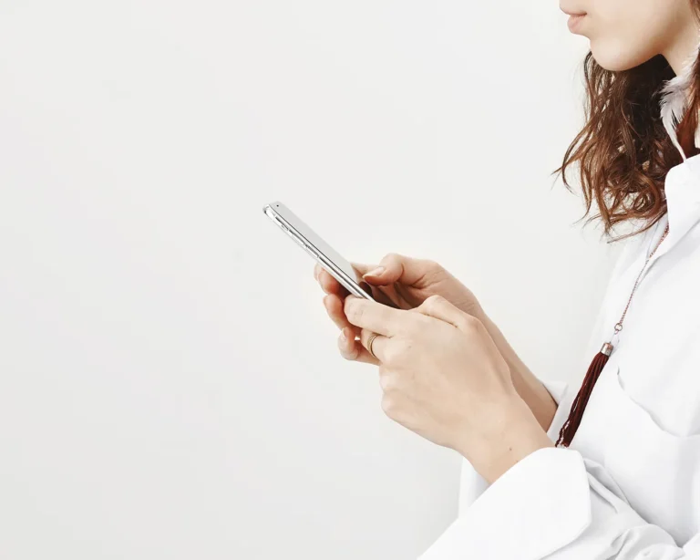 Restaurant guest leaving a Google review on smartphone after dining experience