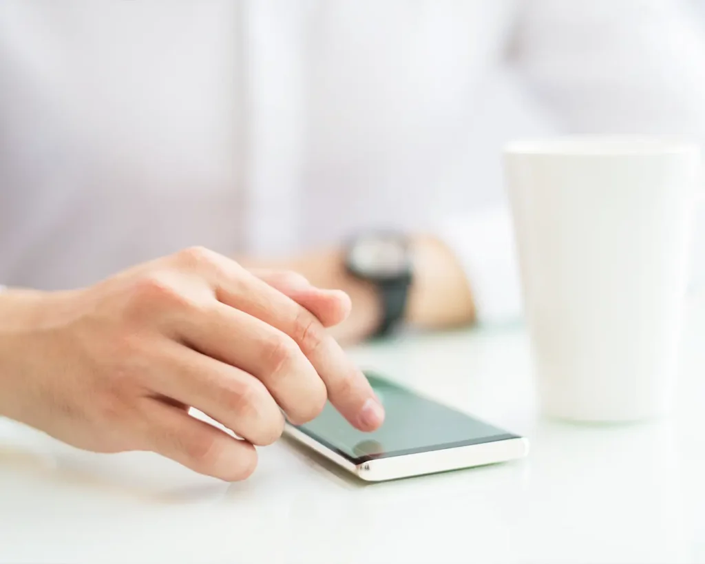 Smartphone used for convenient direct restaurant ordering and online food delivery